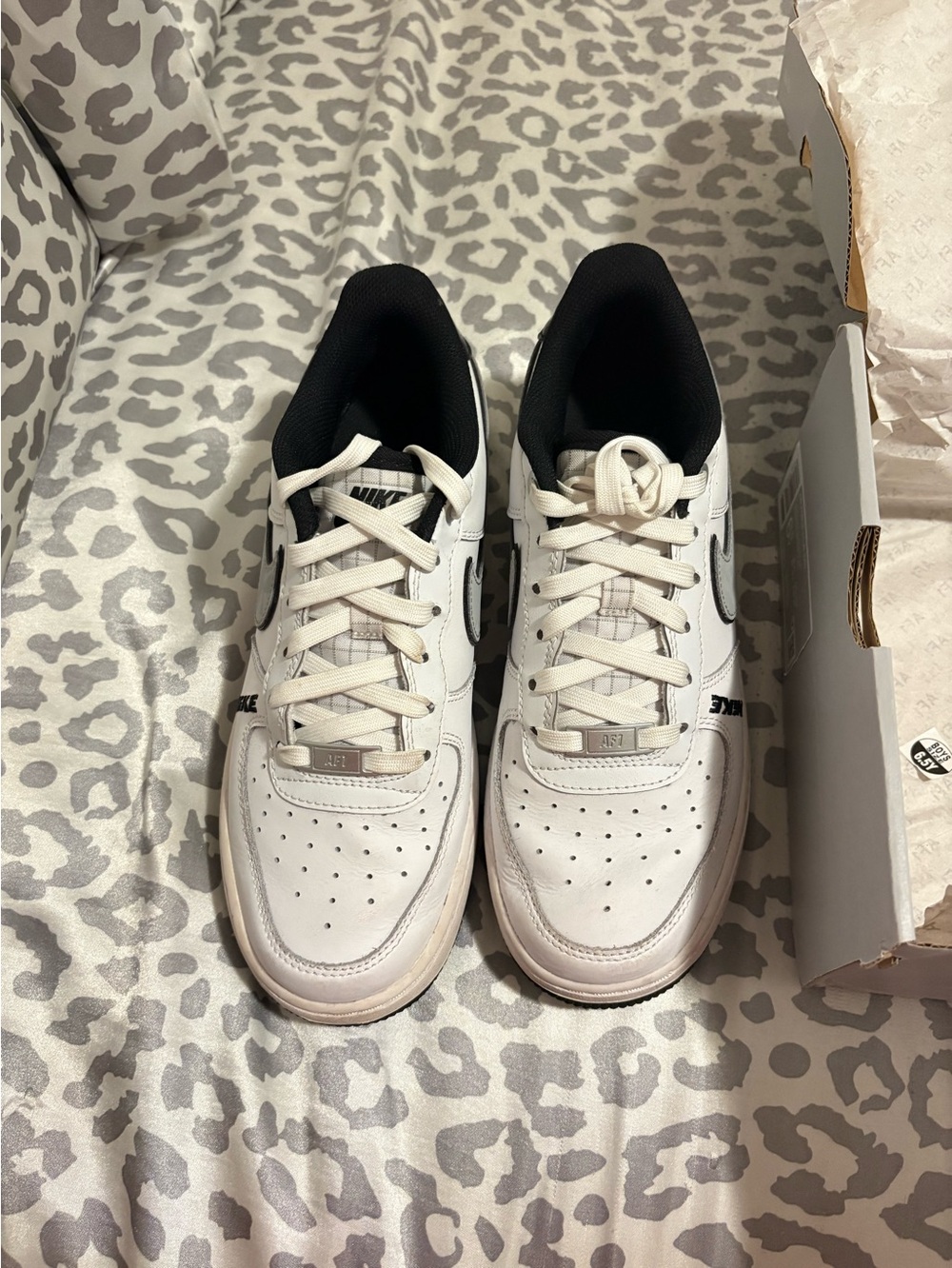 Nike White and Black Youth Low-Top Sneakers